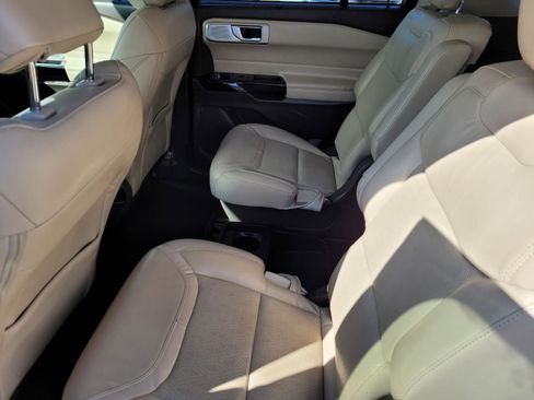 Used 2021 Ford Explorer Platinum w/ Equipment Group 601A AWD/4WD image 19