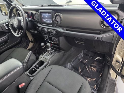 Used 2022 Jeep Gladiator Sport image 33