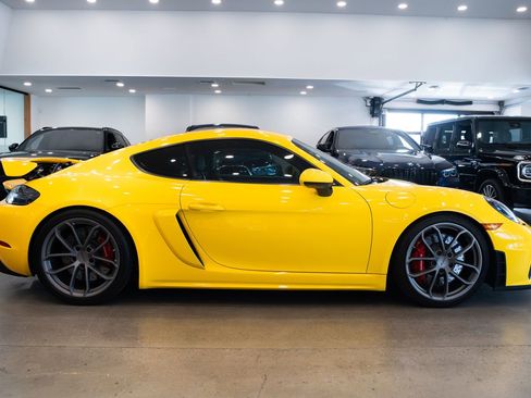 Used 2022 Porsche 718 Cayman GT4 image 9