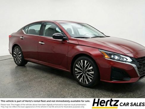 Used 2025 Nissan Altima 2.5 SV image 1