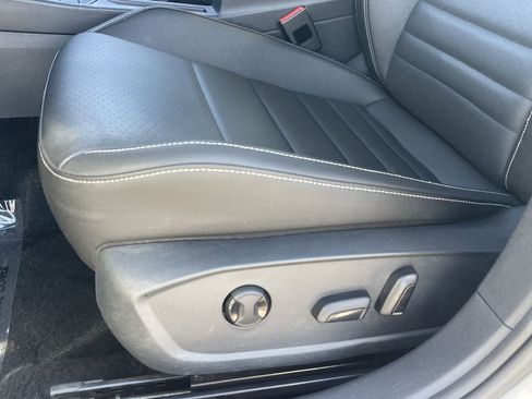 Used 2024 Volkswagen Jetta SE FWD image 24