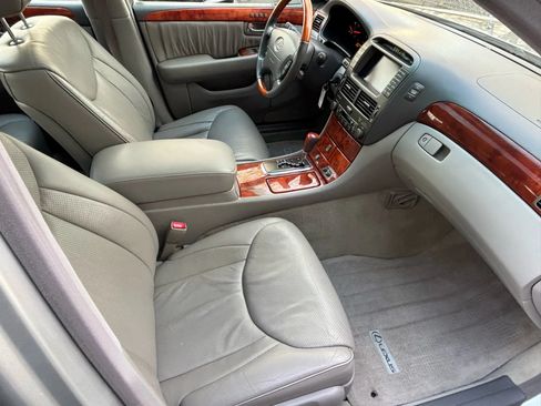 Used 2003 Lexus LS 430 RWD image 19