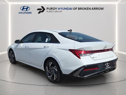 Certified 2025 Hyundai Elantra Limited FWD image 7