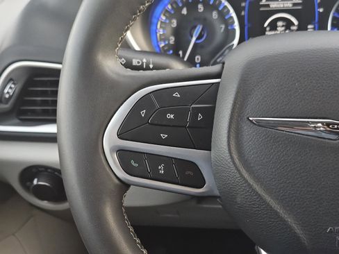 Used 2023 Chrysler Voyager LX image 15