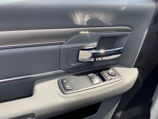 Used 2019 RAM 1500 Classic SLT AWD/4WD image 9