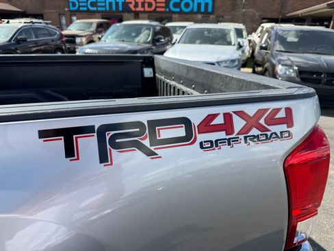 Used 2019 Toyota Tacoma TRD Off-Road image 32