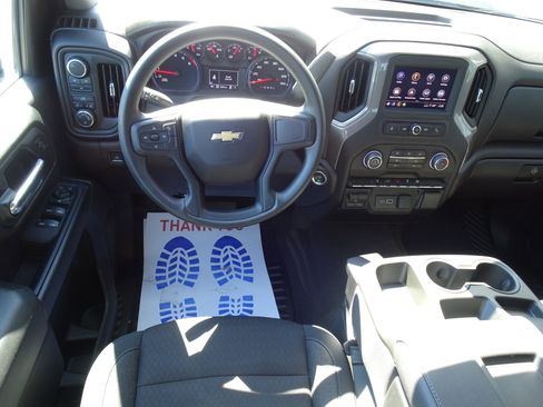 Used 2024 Chevrolet Silverado 2500 Custom w/ Custom Convenience Package image 17