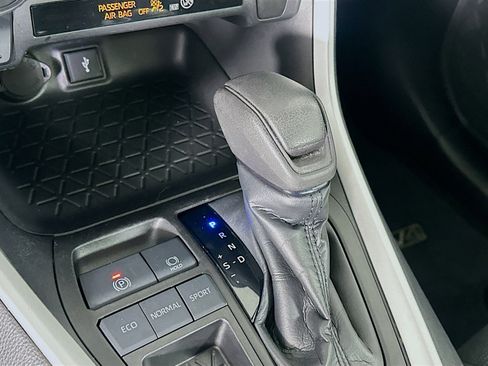 Used 2020 Toyota RAV4 LE image 25