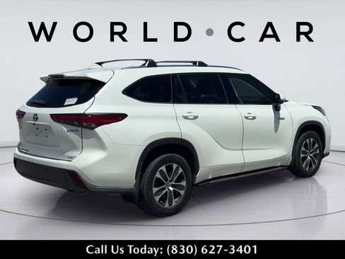 Used 2020 Toyota Highlander XLE FWD image 5