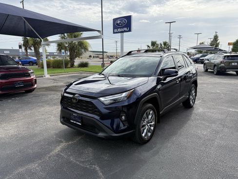 Used 2023 Toyota RAV4 XLE Premium FWD image 3