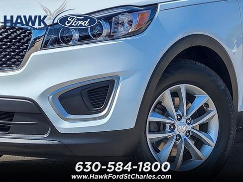Used 2018 Kia Sorento FWD image 3