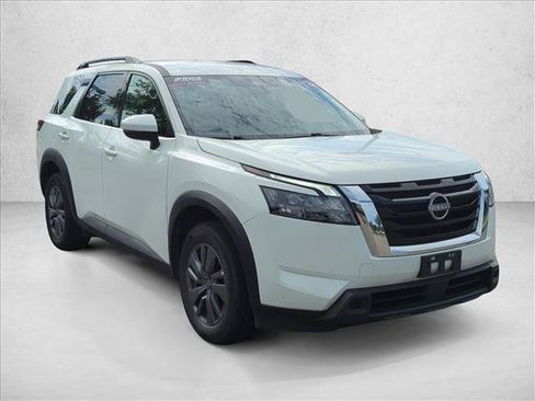 Used 2024 Nissan Pathfinder SV AWD/4WD image 3