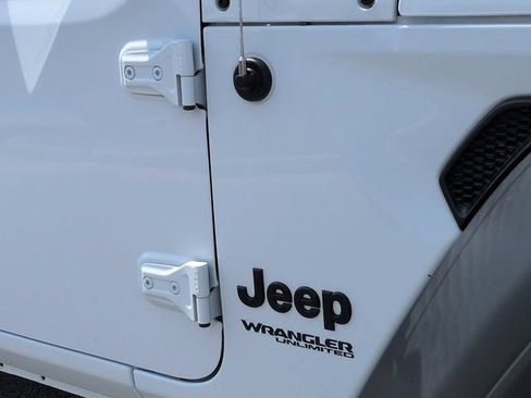 Used 2022 Jeep Wrangler Unlimited Sport w/ Sun And Sound Package AWD/4WD image 12