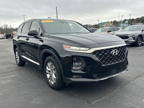 Used 2019 Hyundai Santa Fe SEL image 2