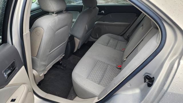 Used 2010 Ford Fusion SE FWD image 16