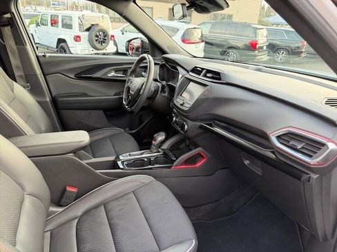 Used 2023 Chevrolet TrailBlazer RS image 37