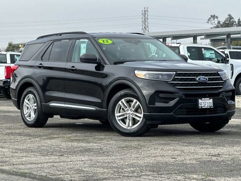 Certified 2022 Ford Explorer XLT image 1