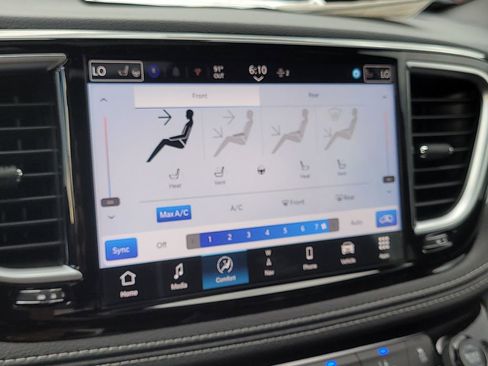 New 2026 Chrysler Pacifica Limited w/ S Appearance Package FWD image 16