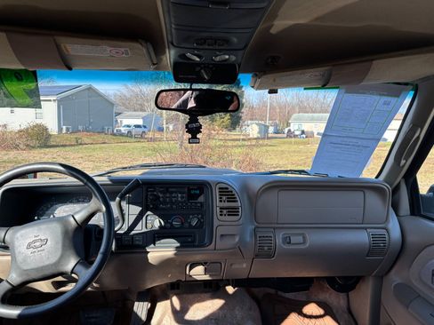 Used 1999 Chevrolet Tahoe Z71 w/ Comfort & Security Pkg image 9