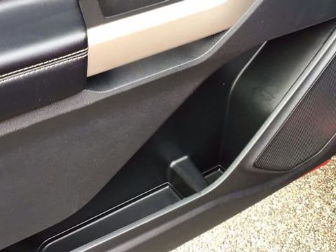 Used 2022 Ford Explorer XLT w/ Equipment Group 202A image 21