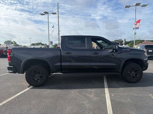 Used 2023 Chevrolet Silverado 1500 ZR2 w/ Technology Package AWD/4WD image 2