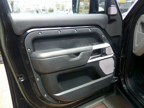 Used 2023 Land Rover Defender 130 X-Dynamic SE AWD/4WD image 44