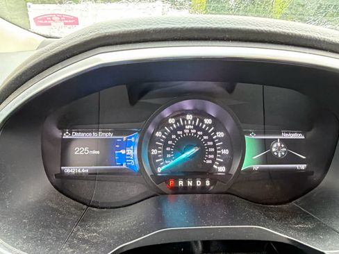 Used 2018 Ford Edge Titanium w/ Technology Package AWD/4WD image 10
