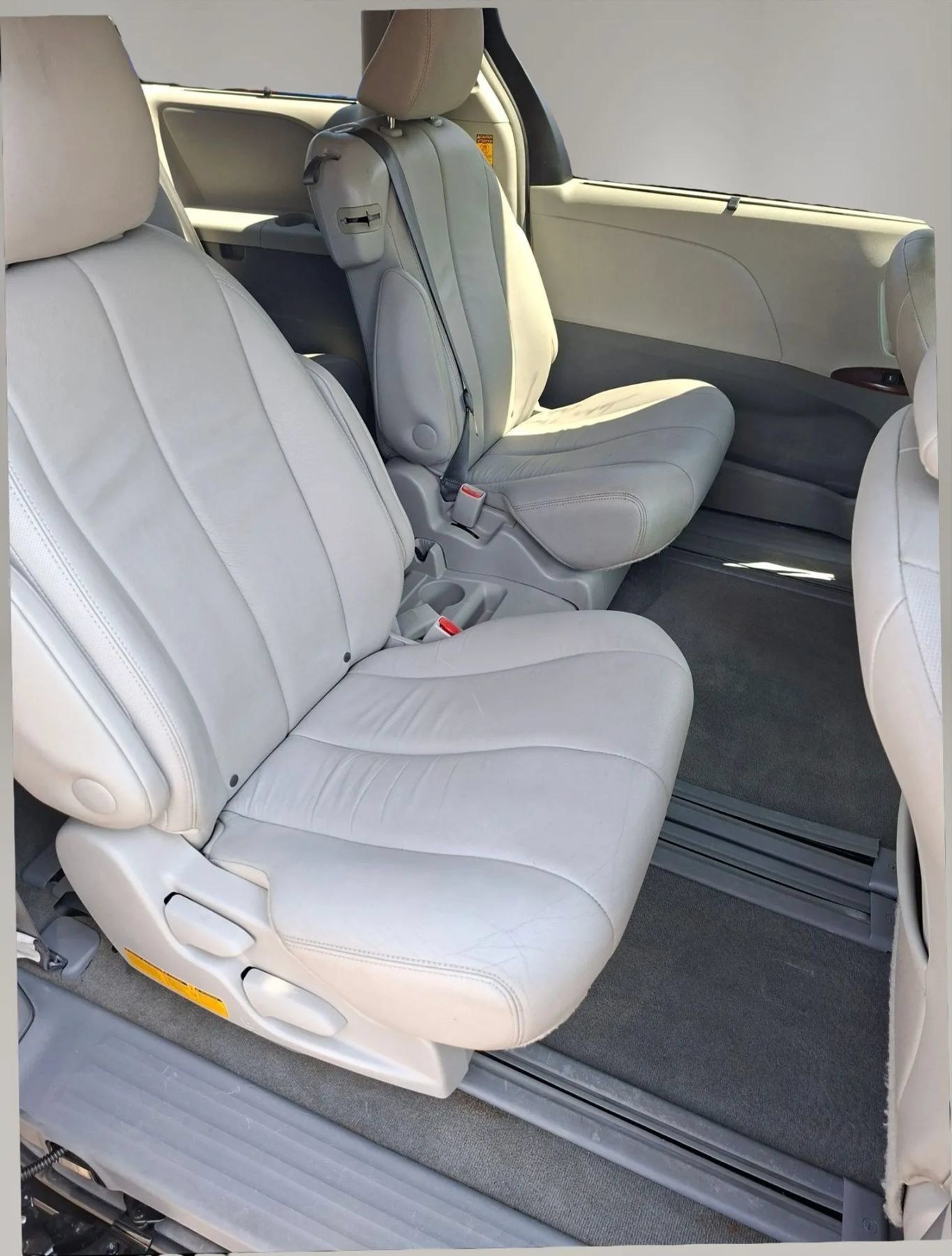 Used 2014 Toyota Sienna XLE FWD image 11