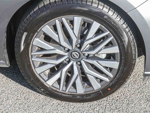 Used 2024 Nissan Altima 2.5 SV image 14