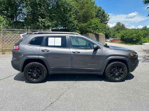 Used 2019 Jeep Cherokee Trailhawk AWD/4WD image 2