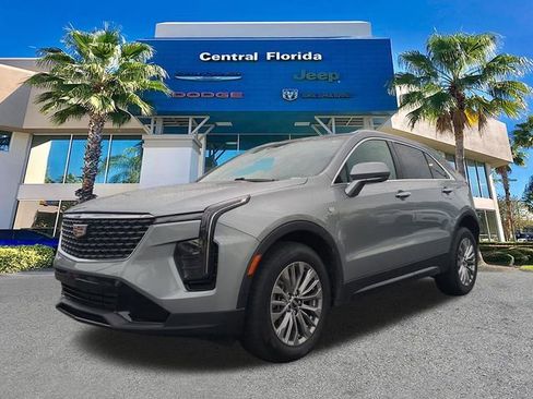 Used 2025 Cadillac XT4 Premium Luxury FWD image 9