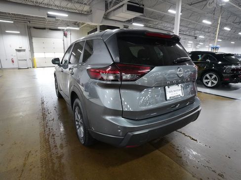 Used 2024 Nissan Rogue S FWD image 33