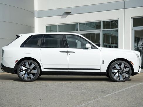 New 2026 Rolls-Royce Cullinan image 7