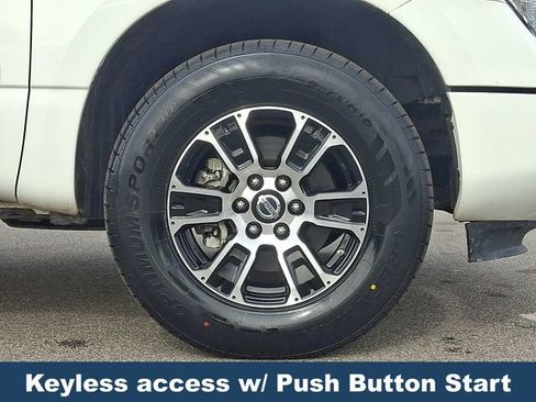 Used 2022 Nissan Titan SV image 10