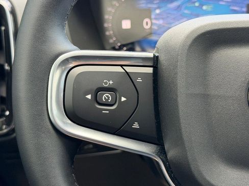 Certified 2025 Volvo XC40 B5 Ultra AWD/4WD image 18