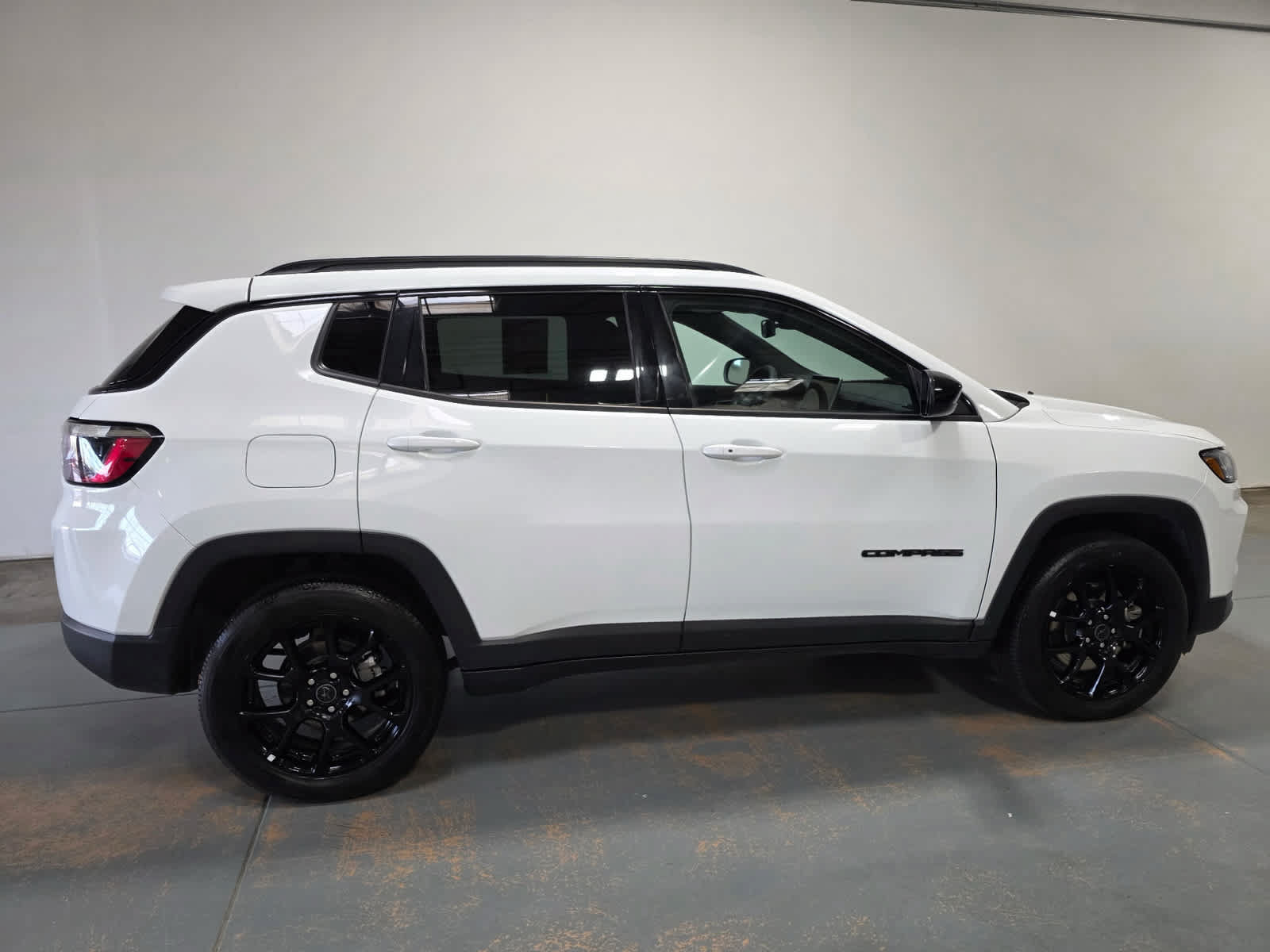 Used 2025 Jeep Compass Latitude w/ Convenience Group AWD/4WD image 7