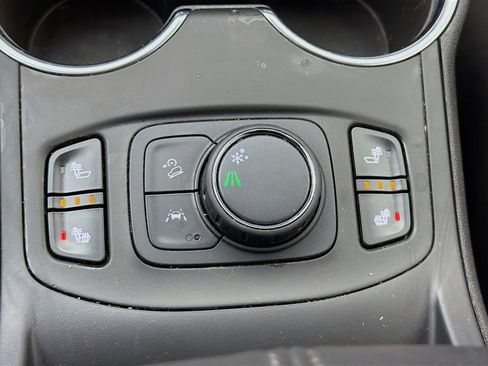 Used 2024 GMC Terrain SLT image 22