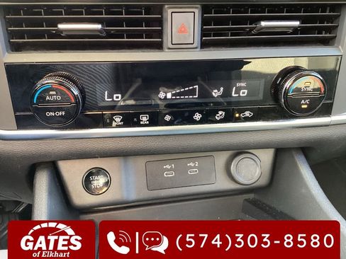 Used 2024 Nissan Rogue SV image 21