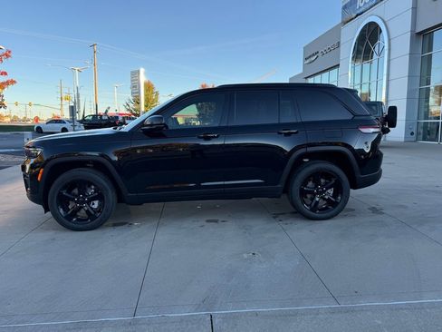 New 2025 Jeep Grand Cherokee Limited w/ Black Appearance Package image 11