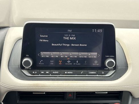 Used 2023 Nissan Rogue SV image 12