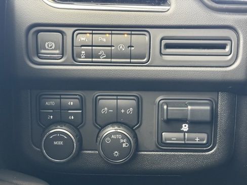 Certified 2024 Chevrolet Suburban Premier w/ Max Trailering Package image 30
