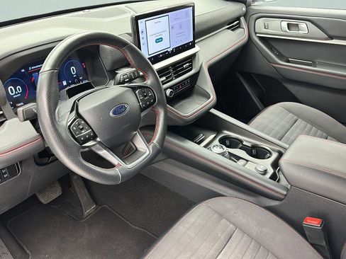 Used 2025 Ford Explorer ST-Line w/ ST-Line Street Pack AWD/4WD image 13