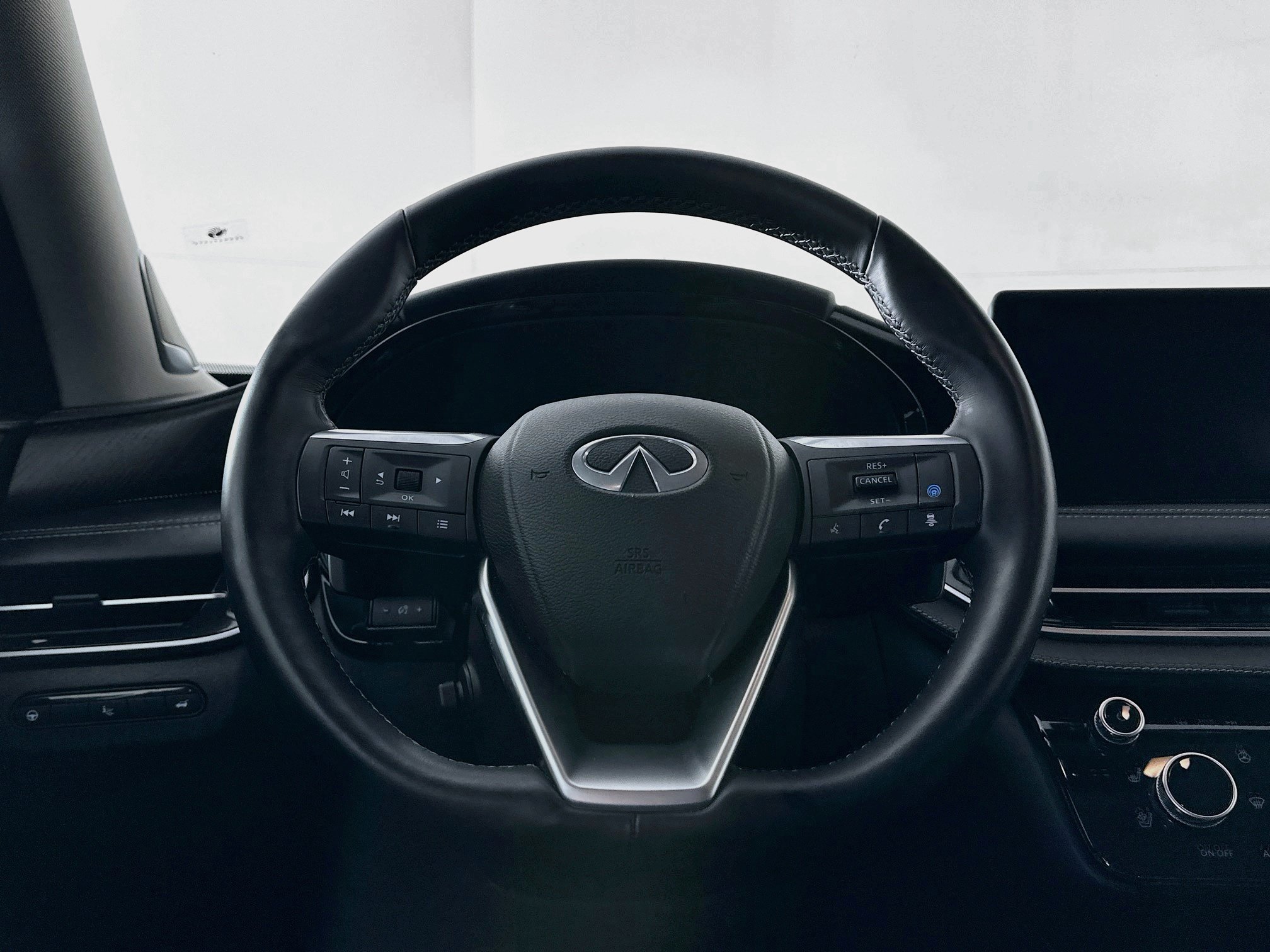 Used 2023 INFINITI QX60 Sensory w/ Vision Package AWD/4WD image 18