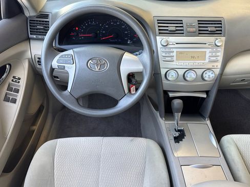 Used 2011 Toyota Camry LE image 15