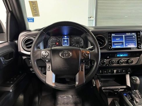 Used 2021 Toyota Tacoma TRD Off-Road w/ Technology Package AWD/4WD image 21
