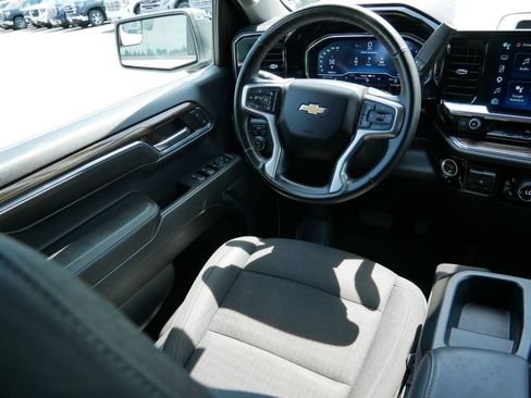 Used 2024 Chevrolet Silverado 1500 LT AWD/4WD image 18