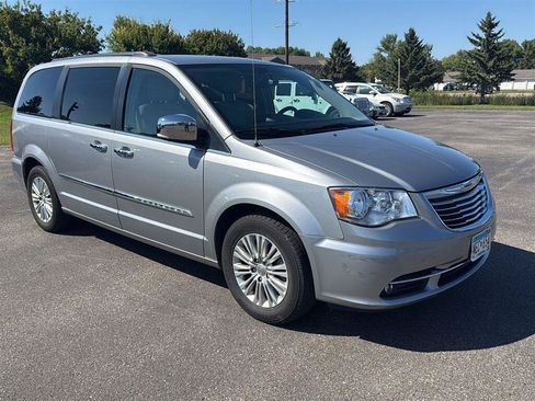 Used 2015 Chrysler Town & Country Touring-L w/ Driver Convenience Group FWD image 7