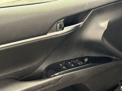 Used 2020 Toyota Camry SE image 15