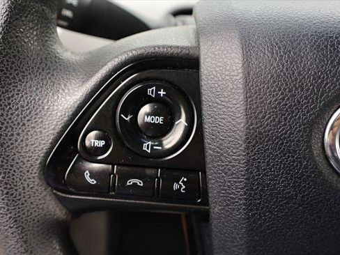 Certified 2020 Toyota Prius LE FWD image 18