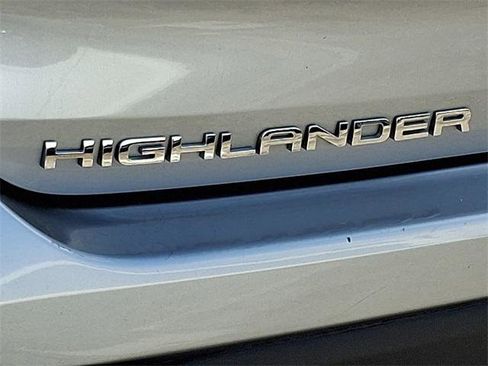 Certified 2022 Toyota Highlander XLE image 30
